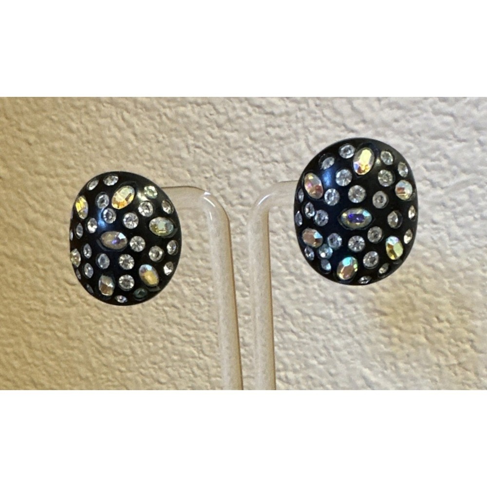 1950'S WEISS BLACK LUCITE ENCRUSTED CRYSTAL AB RHINESTONE OVAL CLIP EARRINGS - Picture 2 of 12